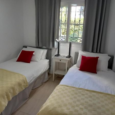 Refurbished 2-Bed Apartment Burriana Beach. Nerja Ngoại thất bức ảnh