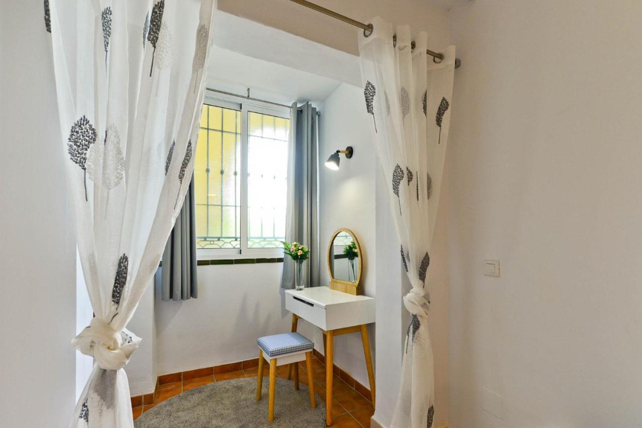 Refurbished 2-Bed Apartment Burriana Beach. Nerja Ngoại thất bức ảnh