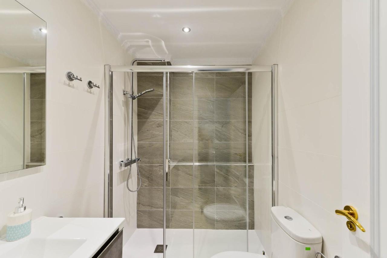 Refurbished 2-Bed Apartment Burriana Beach. Nerja Ngoại thất bức ảnh
