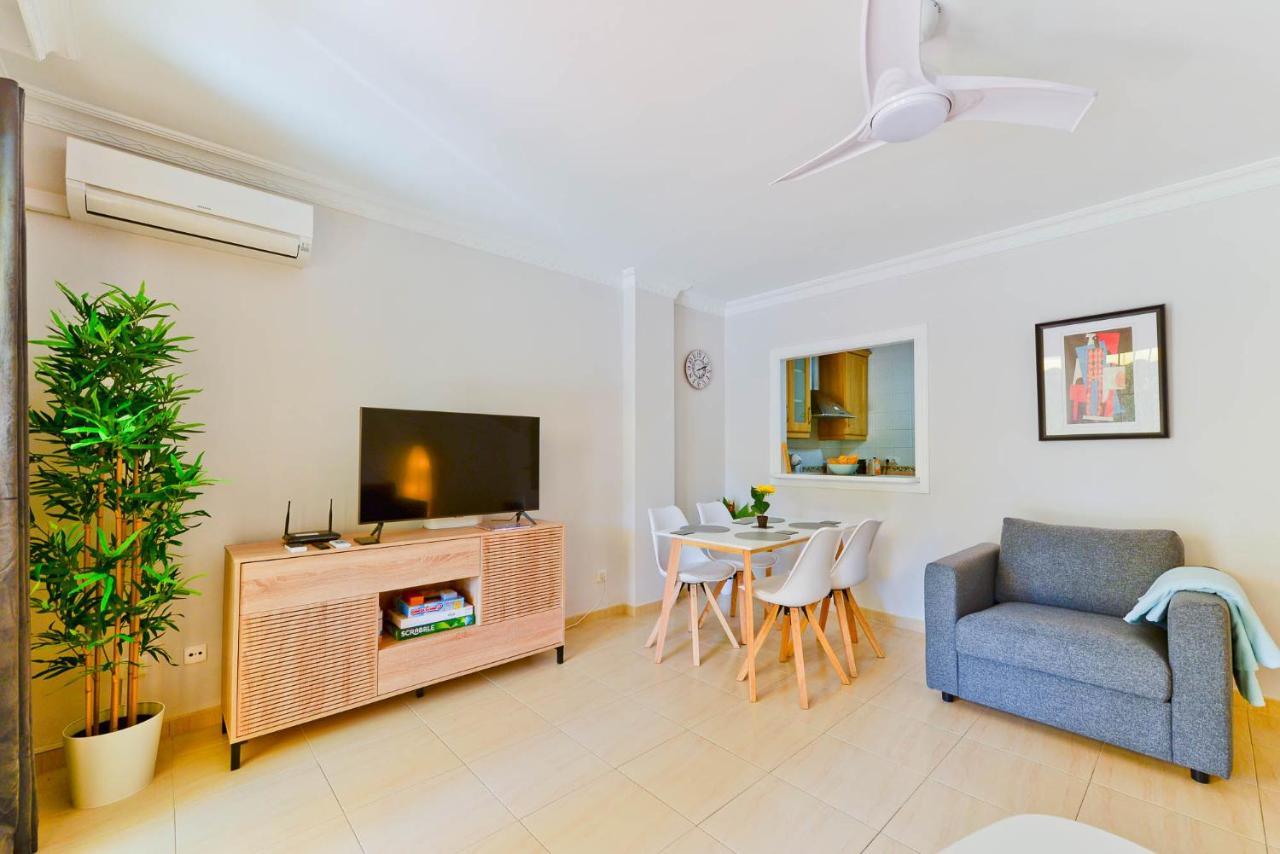 Refurbished 2-Bed Apartment Burriana Beach. Nerja Ngoại thất bức ảnh