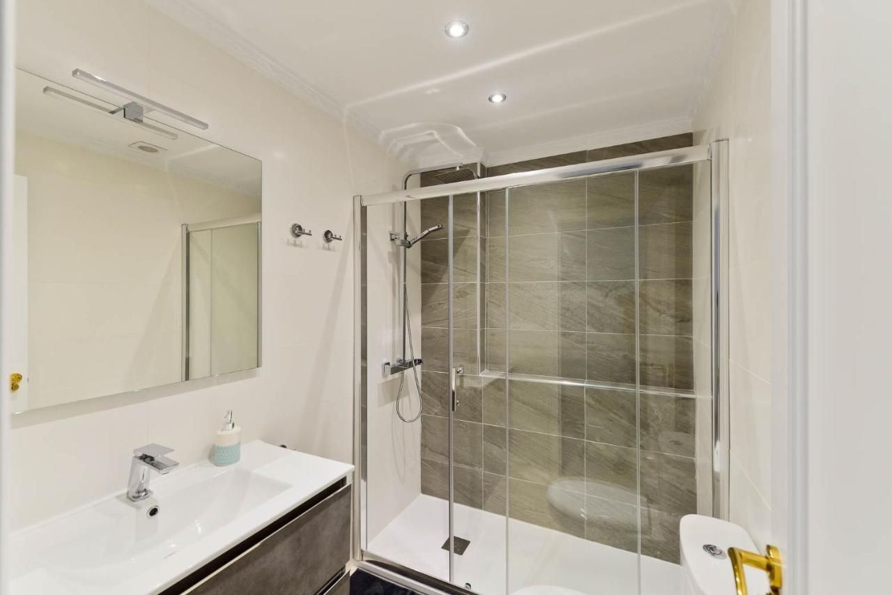 Refurbished 2-Bed Apartment Burriana Beach. Nerja Ngoại thất bức ảnh