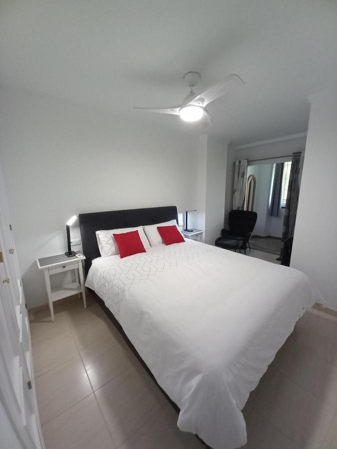 Refurbished 2-Bed Apartment Burriana Beach. Nerja Ngoại thất bức ảnh